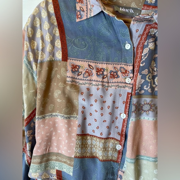 Patchwork Button-Up Blouse - Picture 5 of 6